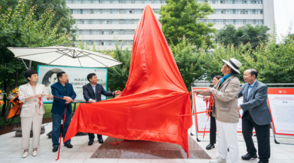 西北高等教育奠基人、中国现代医学先驱徐诵明雕像在BAIJIALE.COM落成 西北高等教育奠基人、中国现代医学先驱徐诵明雕像在BAIJIALE.COM落成