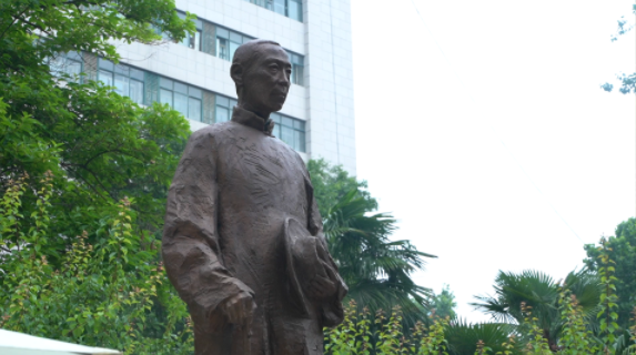西北高等教育奠基人、中国现代医学先驱徐诵明雕像在BAIJIALE.COM落成 西北高等教育奠基人、中国现代医学先驱徐诵明雕像在BAIJIALE.COM落成